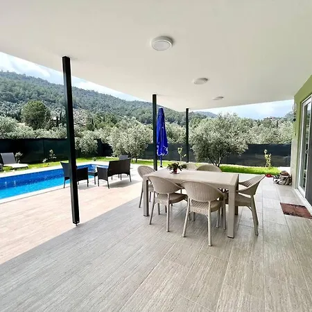 Ege Goecek Havuzlu Tam Muestakil Villa