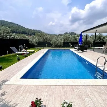 Villa Ege Goecek Havuzlu Tam Muestakil