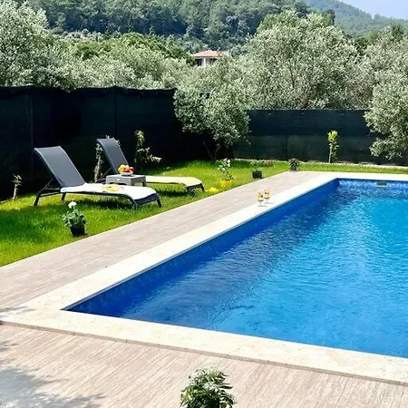 Ege Goecek Havuzlu Tam Muestakil Villa